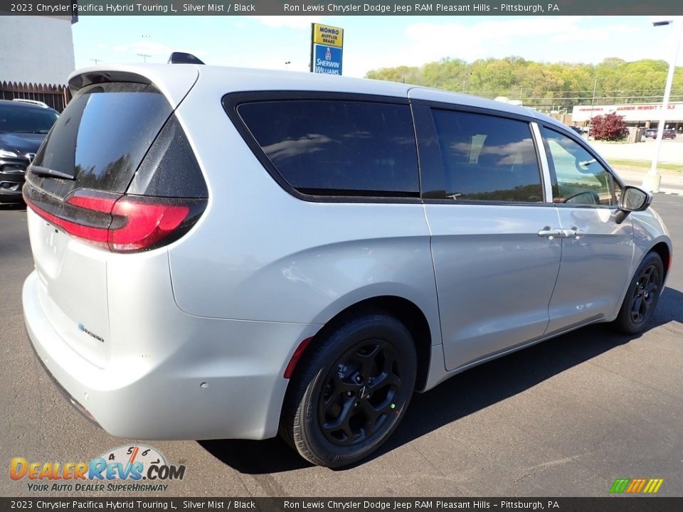 2023 Chrysler Pacifica Hybrid Touring L Silver Mist / Black Photo #6