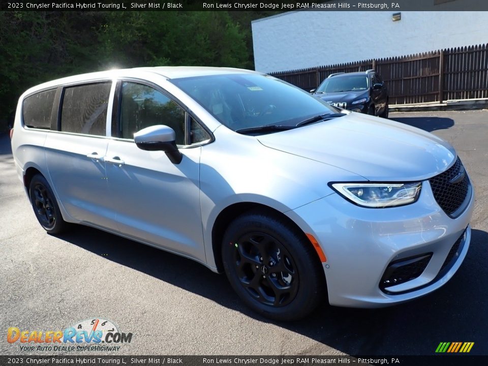 2023 Chrysler Pacifica Hybrid Touring L Silver Mist / Black Photo #8