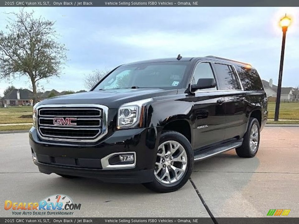 Front 3/4 View of 2015 GMC Yukon XL SLT Photo #1