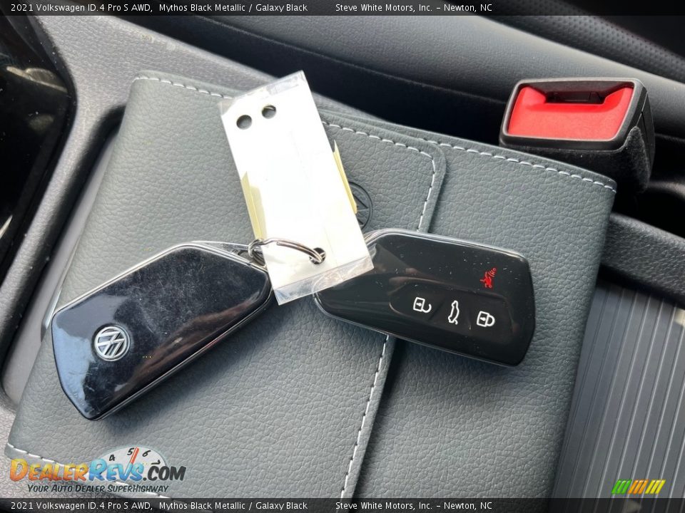 Keys of 2021 Volkswagen ID.4 Pro S AWD Photo #32