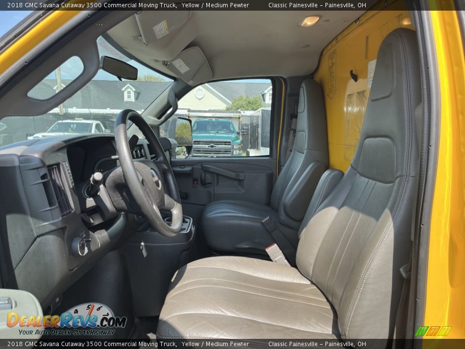 Front Seat of 2018 GMC Savana Cutaway 3500 Commercial Moving Truck Photo #8
