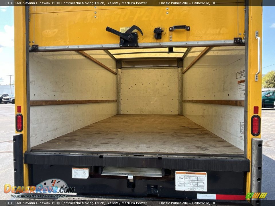 2018 GMC Savana Cutaway 3500 Commercial Moving Truck Yellow / Medium Pewter Photo #12