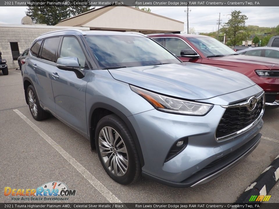 Front 3/4 View of 2021 Toyota Highlander Platinum AWD Photo #2