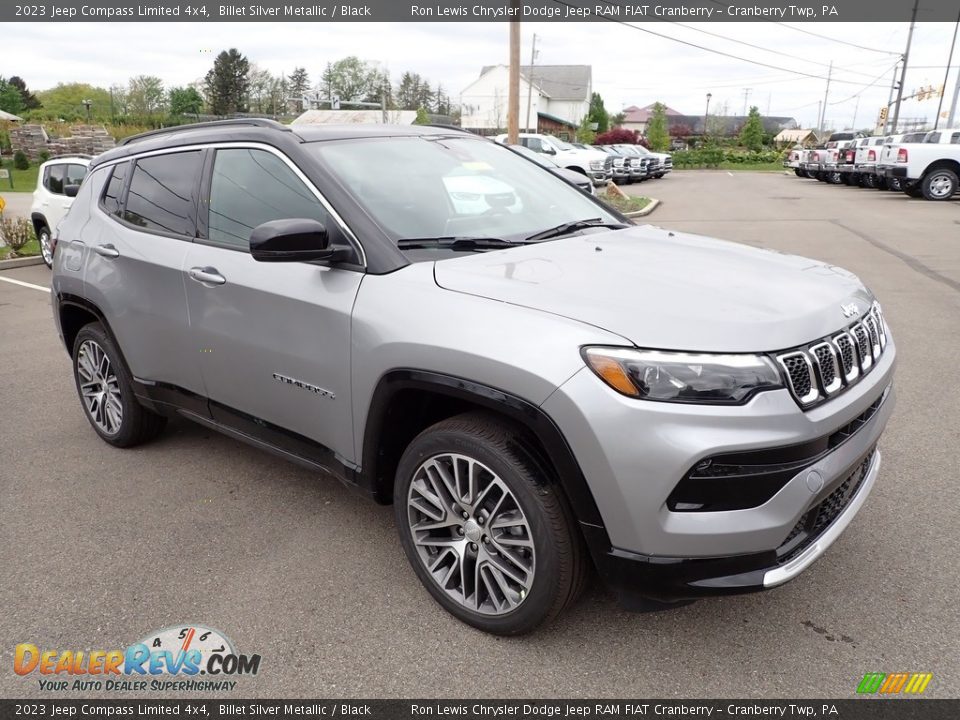 Front 3/4 View of 2023 Jeep Compass Limited 4x4 Photo #7