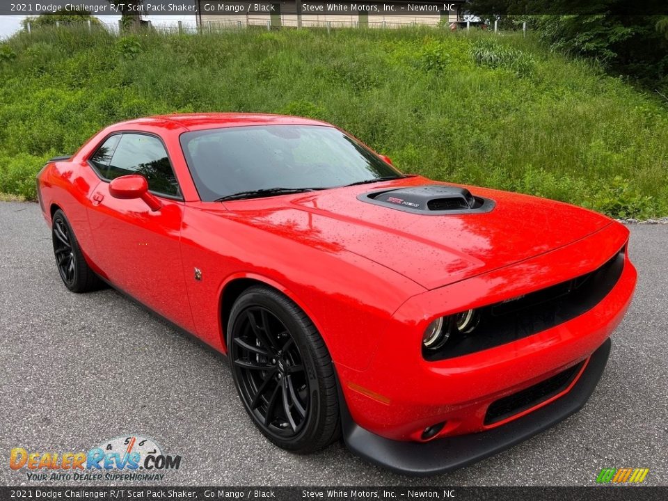 Front 3/4 View of 2021 Dodge Challenger R/T Scat Pack Shaker Photo #4