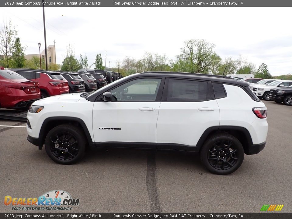 2023 Jeep Compass Altitude 4x4 Bright White / Black Photo #2