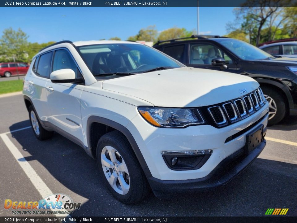 2021 Jeep Compass Latitude 4x4 White / Black Photo #2