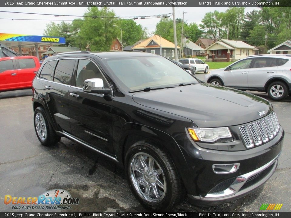 Front 3/4 View of 2015 Jeep Grand Cherokee Summit 4x4 Photo #5