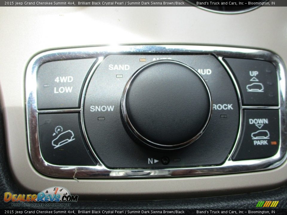 Controls of 2015 Jeep Grand Cherokee Summit 4x4 Photo #16