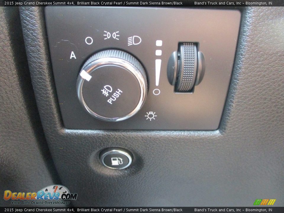 Controls of 2015 Jeep Grand Cherokee Summit 4x4 Photo #19