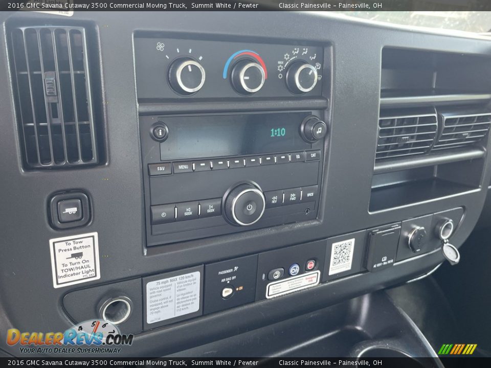 Controls of 2016 GMC Savana Cutaway 3500 Commercial Moving Truck Photo #15