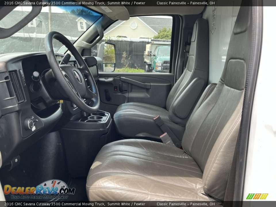 Front Seat of 2016 GMC Savana Cutaway 3500 Commercial Moving Truck Photo #16