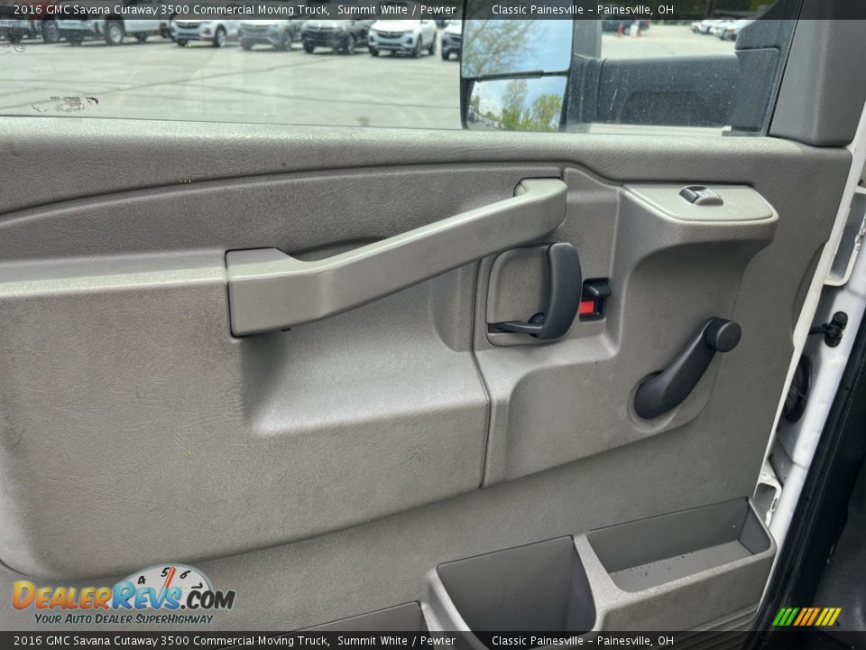 Door Panel of 2016 GMC Savana Cutaway 3500 Commercial Moving Truck Photo #18