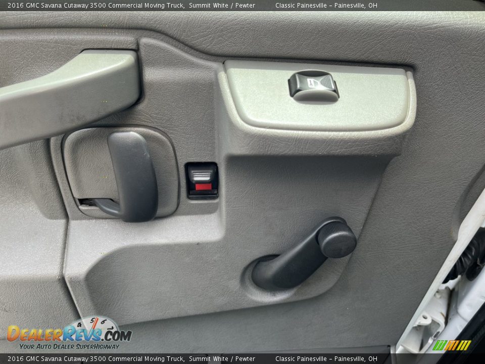 Door Panel of 2016 GMC Savana Cutaway 3500 Commercial Moving Truck Photo #19