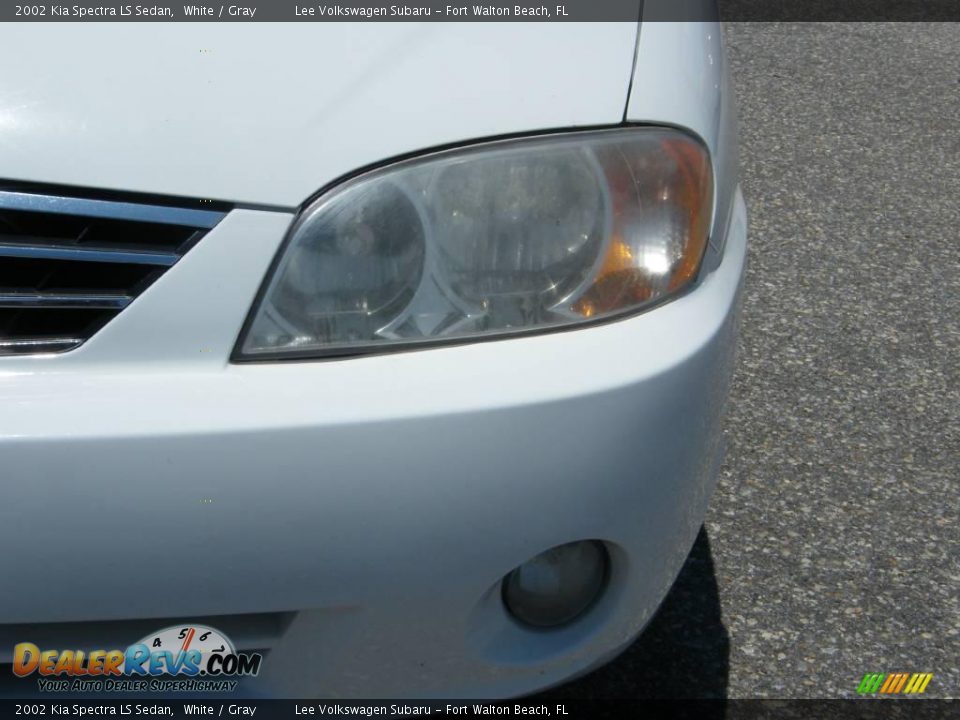 2002 Kia Spectra LS Sedan White / Gray Photo #9