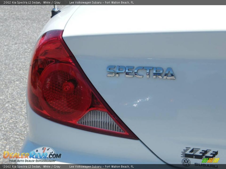 2002 Kia Spectra LS Sedan White / Gray Photo #10