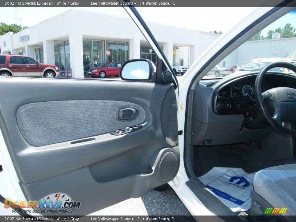 2002 Kia Spectra LS Sedan White / Gray Photo #13