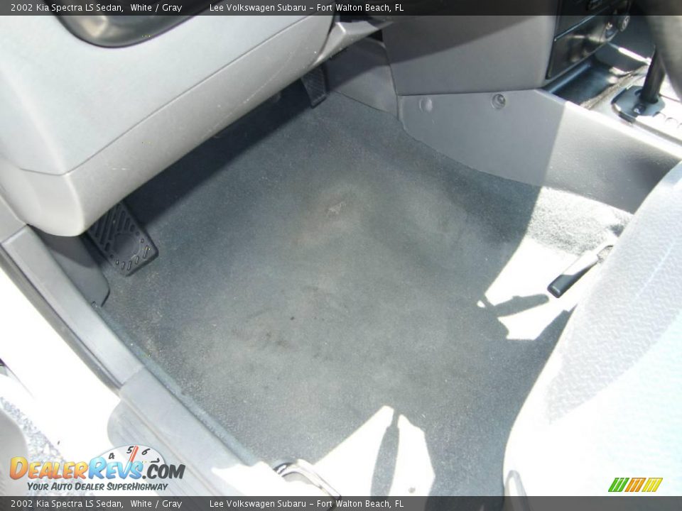 2002 Kia Spectra LS Sedan White / Gray Photo #16