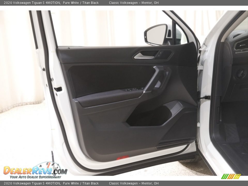 2020 Volkswagen Tiguan S 4MOTION Pure White / Titan Black Photo #4