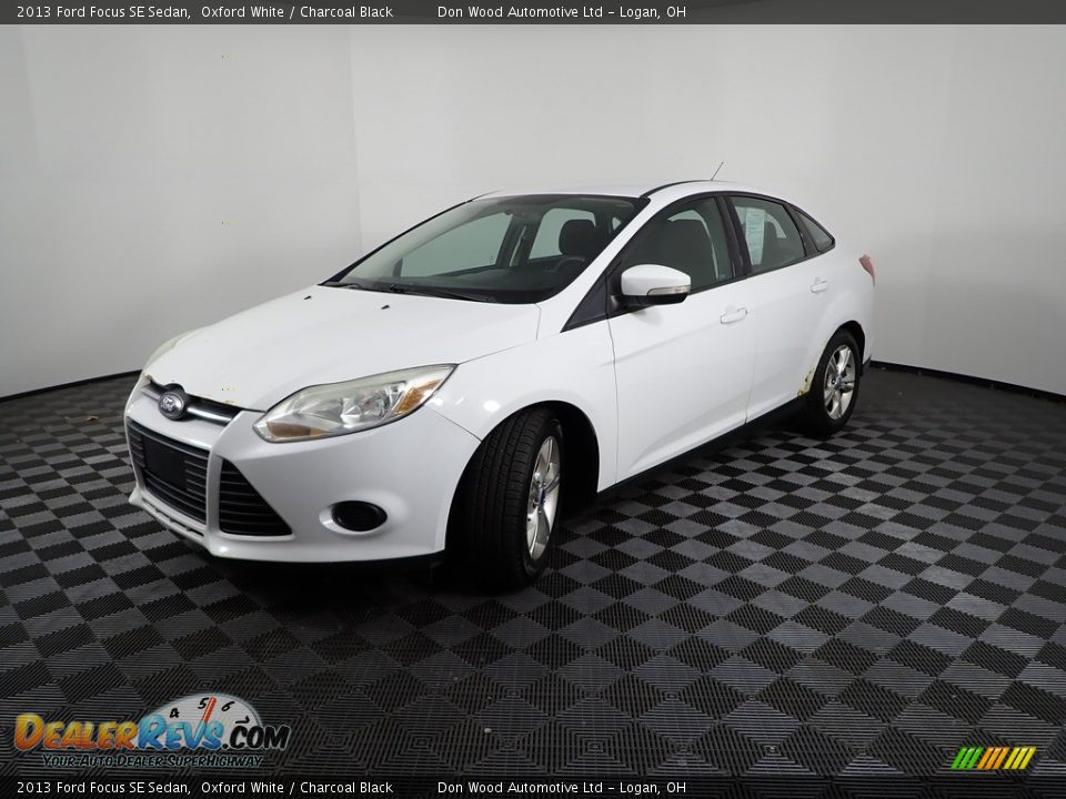 2013 Ford Focus SE Sedan Oxford White / Charcoal Black Photo #4