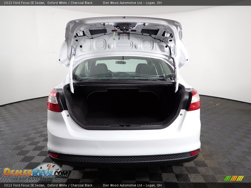 2013 Ford Focus SE Sedan Oxford White / Charcoal Black Photo #7