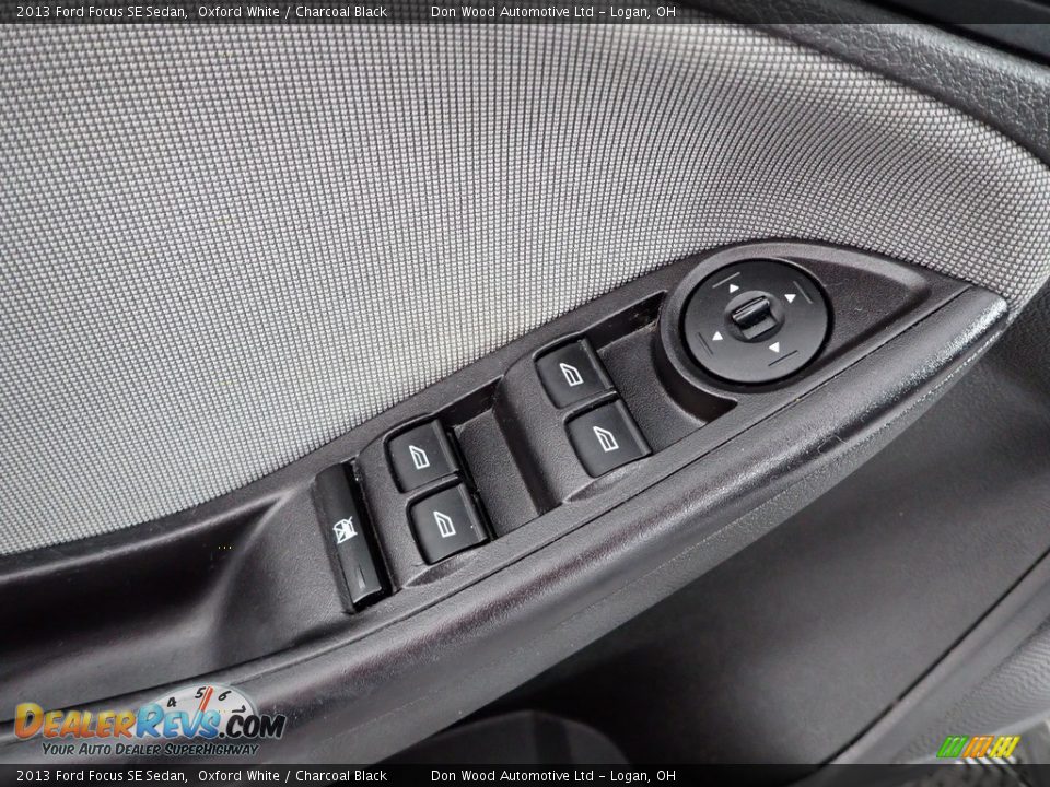 2013 Ford Focus SE Sedan Oxford White / Charcoal Black Photo #11