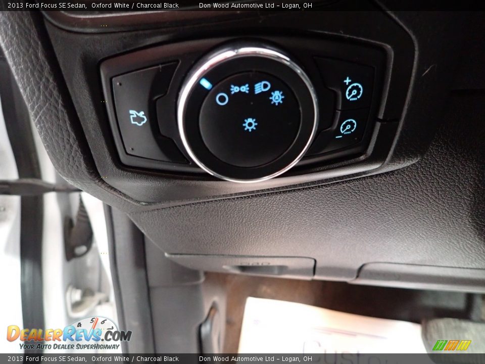 2013 Ford Focus SE Sedan Oxford White / Charcoal Black Photo #13