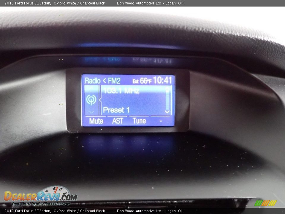 2013 Ford Focus SE Sedan Oxford White / Charcoal Black Photo #16