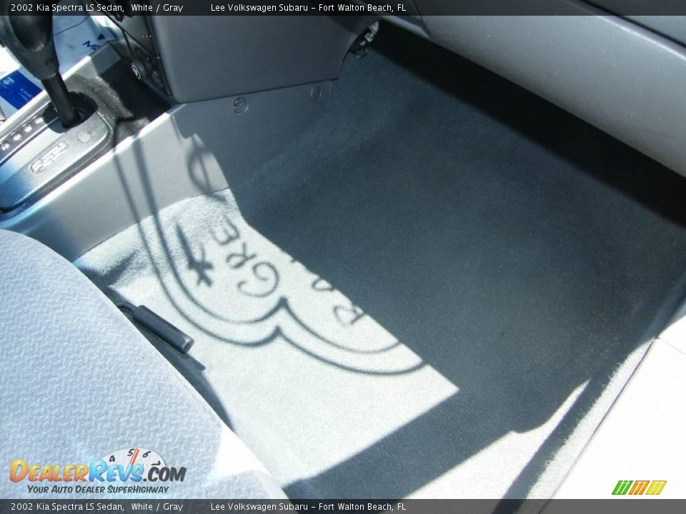 2002 Kia Spectra LS Sedan White / Gray Photo #27