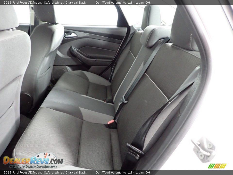 2013 Ford Focus SE Sedan Oxford White / Charcoal Black Photo #22