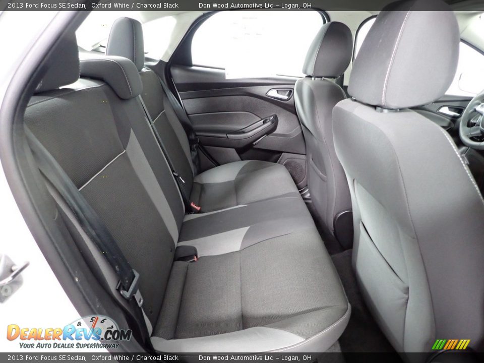 2013 Ford Focus SE Sedan Oxford White / Charcoal Black Photo #27