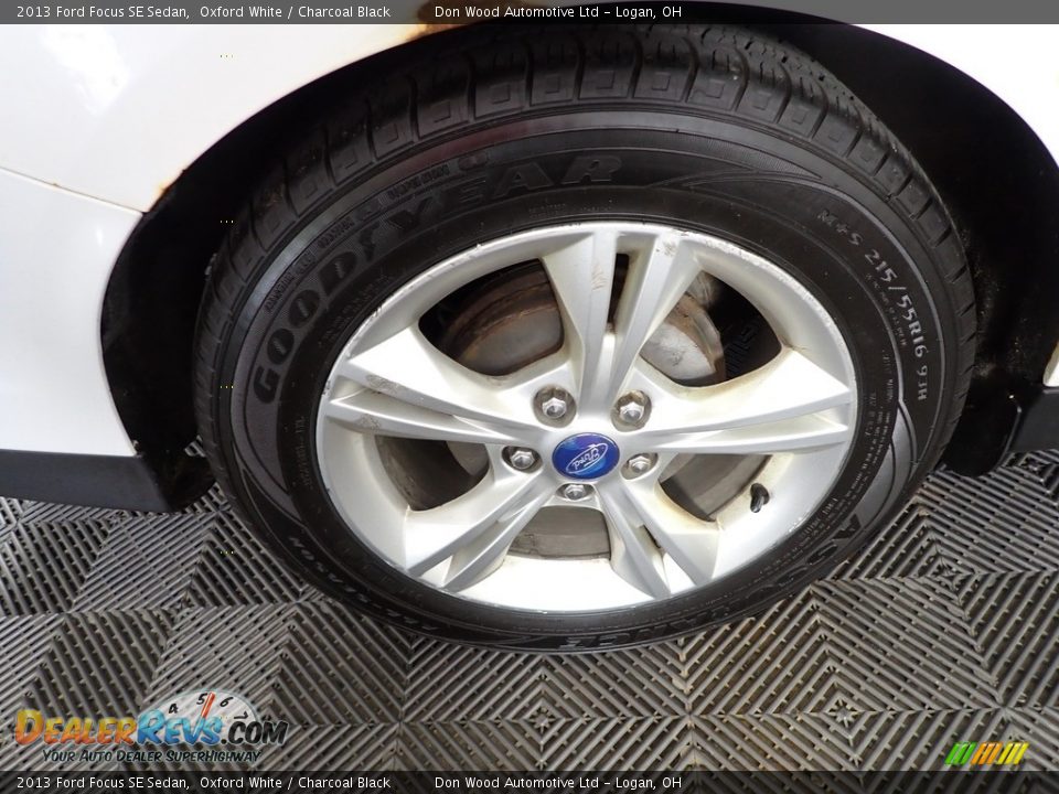 2013 Ford Focus SE Sedan Oxford White / Charcoal Black Photo #28