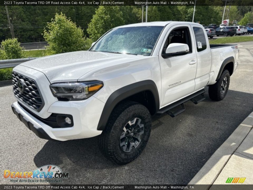 Front 3/4 View of 2023 Toyota Tacoma TRD Off Road Access Cab 4x4 Photo #7
