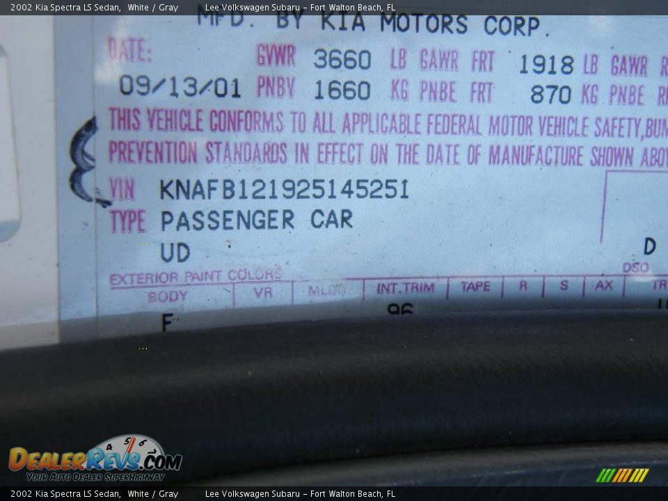 2002 Kia Spectra LS Sedan White / Gray Photo #30