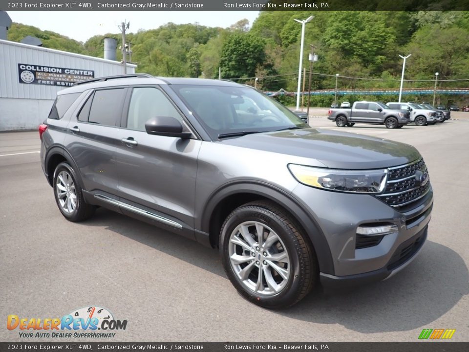 Front 3/4 View of 2023 Ford Explorer XLT 4WD Photo #2