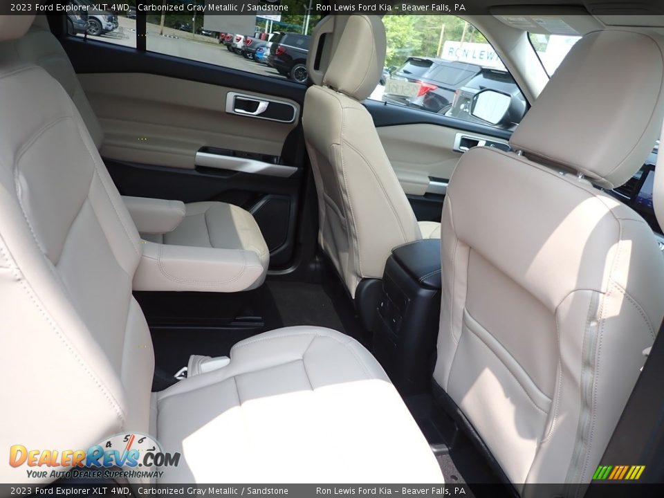 2023 Ford Explorer XLT 4WD Carbonized Gray Metallic / Sandstone Photo #10