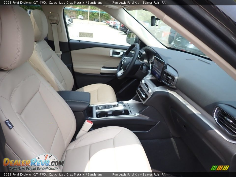 2023 Ford Explorer XLT 4WD Carbonized Gray Metallic / Sandstone Photo #11
