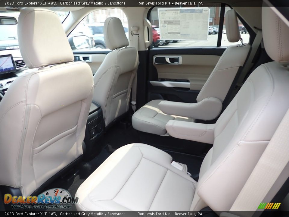 2023 Ford Explorer XLT 4WD Carbonized Gray Metallic / Sandstone Photo #12