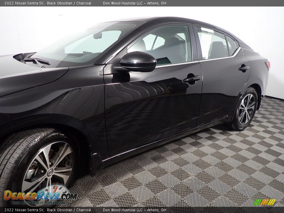 2022 Nissan Sentra SV Black Obsidian / Charcoal Photo #10