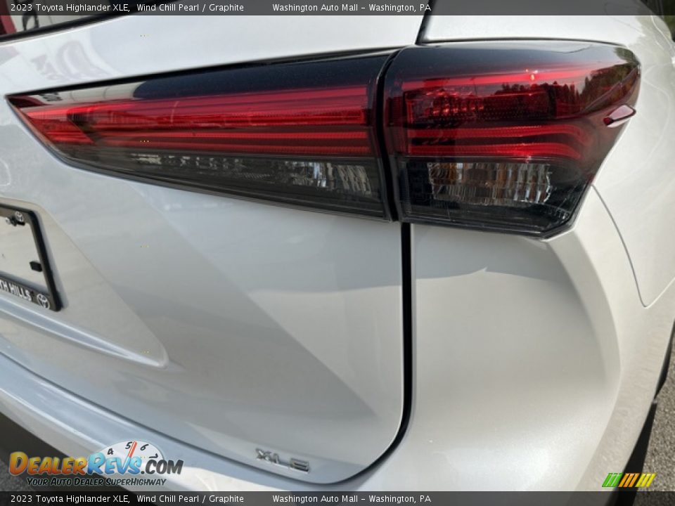 2023 Toyota Highlander XLE Wind Chill Pearl / Graphite Photo #25