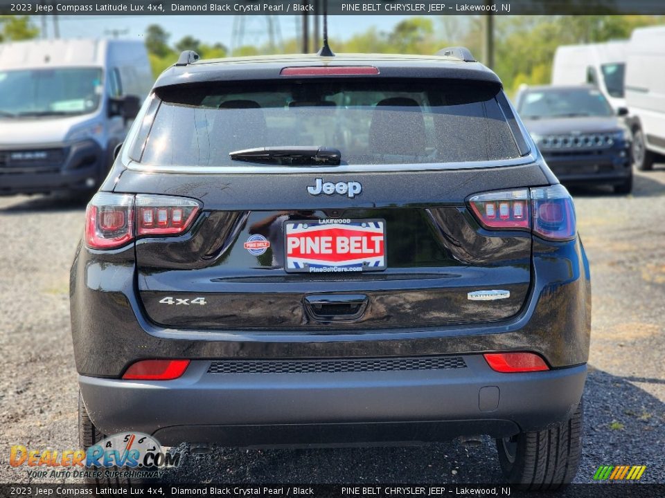 2023 Jeep Compass Latitude Lux 4x4 Diamond Black Crystal Pearl / Black Photo #6