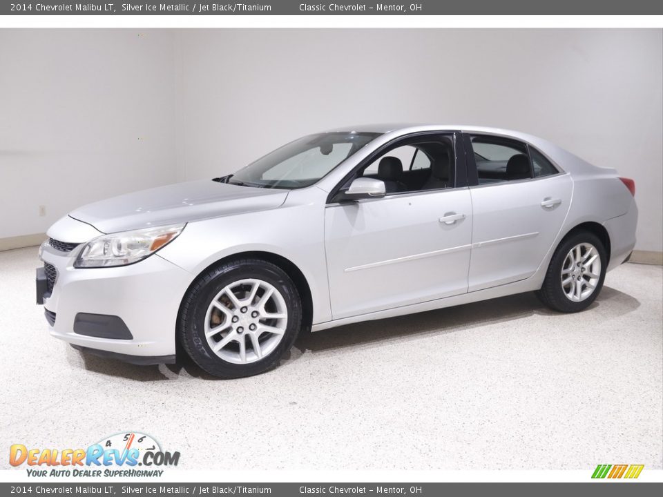 Front 3/4 View of 2014 Chevrolet Malibu LT Photo #3