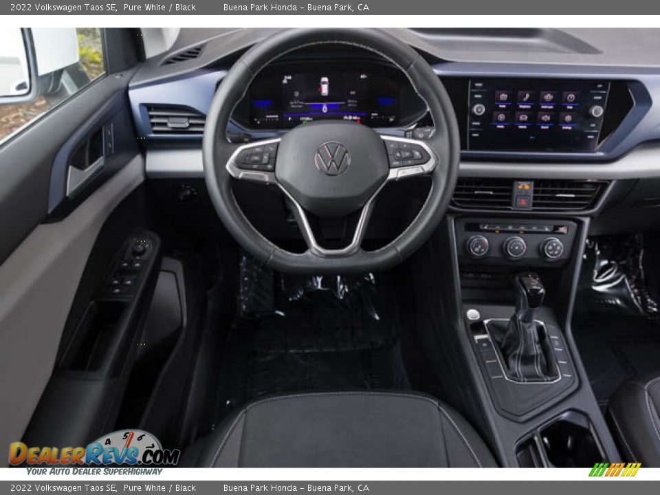 2022 Volkswagen Taos SE Pure White / Black Photo #5