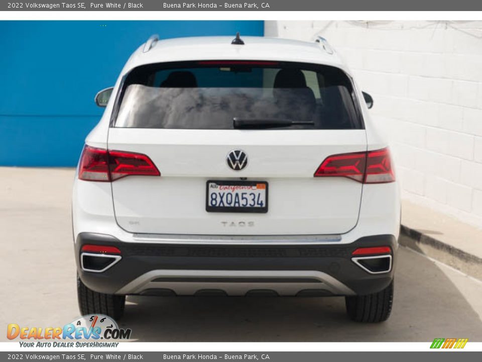 2022 Volkswagen Taos SE Pure White / Black Photo #11