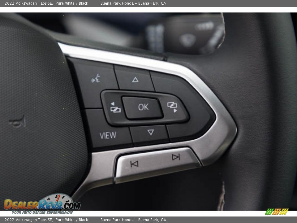2022 Volkswagen Taos SE Steering Wheel Photo #17