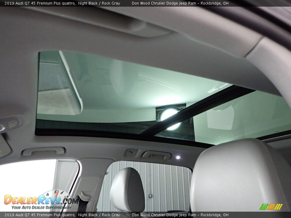 Sunroof of 2019 Audi Q7 45 Premium Plus quattro Photo #4