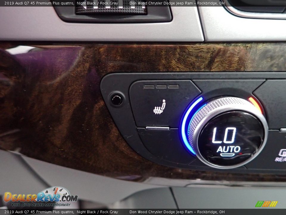 Controls of 2019 Audi Q7 45 Premium Plus quattro Photo #5