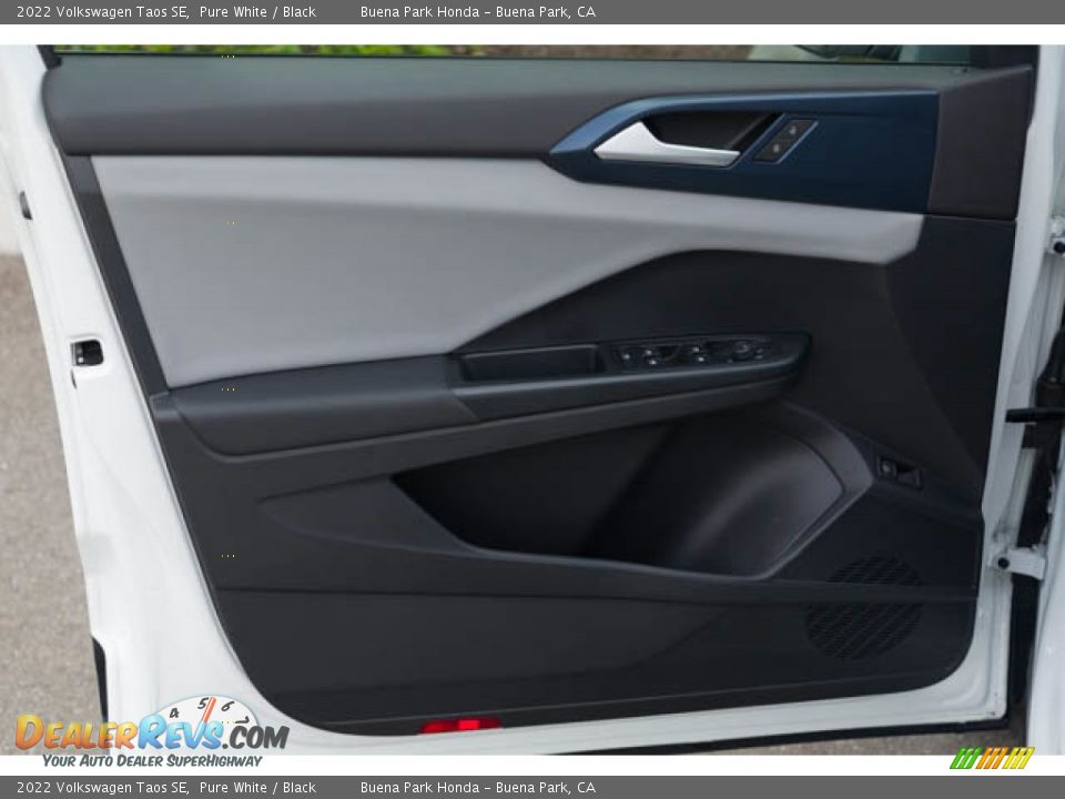 Door Panel of 2022 Volkswagen Taos SE Photo #29