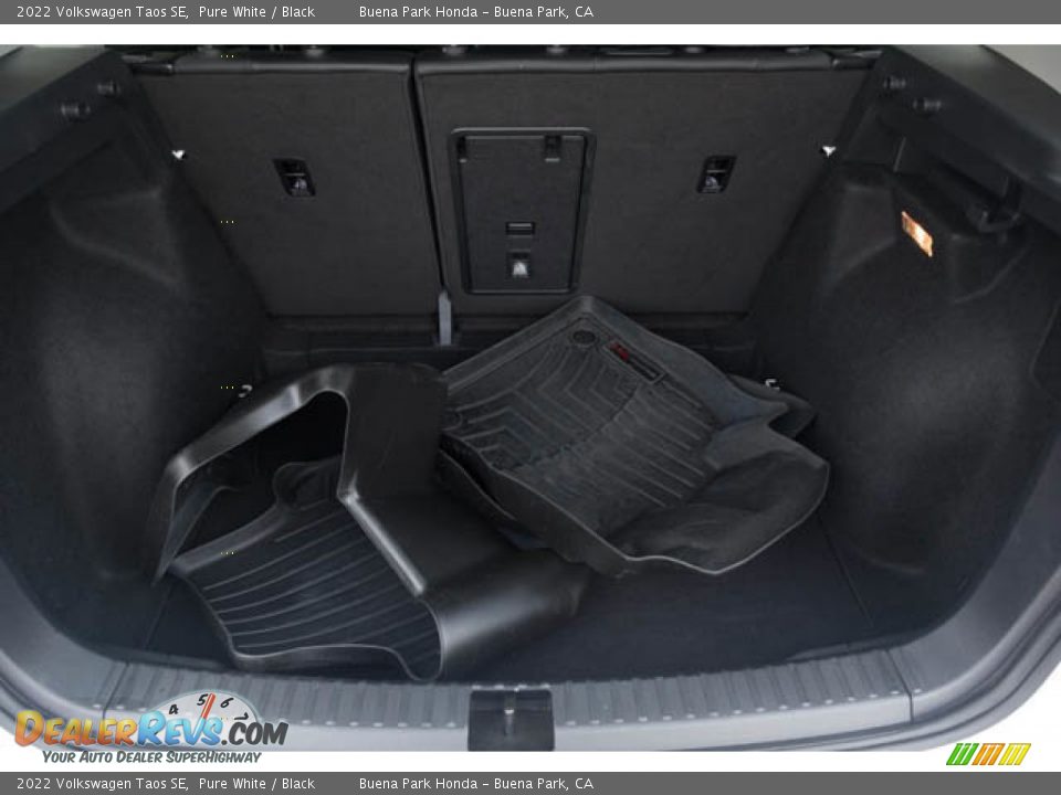 2022 Volkswagen Taos SE Trunk Photo #32