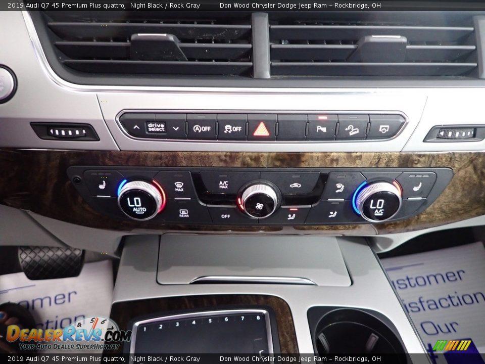 Controls of 2019 Audi Q7 45 Premium Plus quattro Photo #22